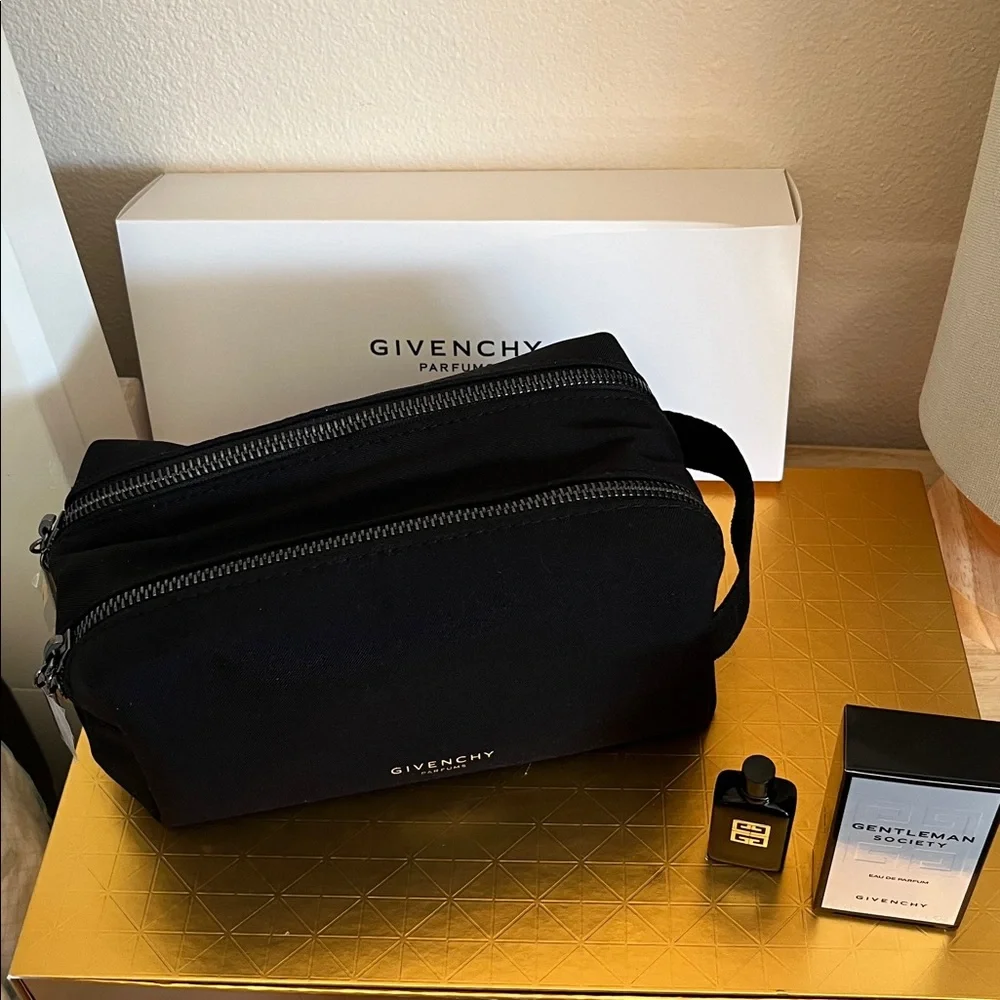 Givenchy Gentleman Society Men’s Toiletry Bag & Eau de Parfum Gift Set